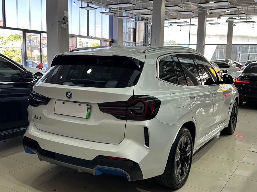 BMW iX3 2023 car image #5