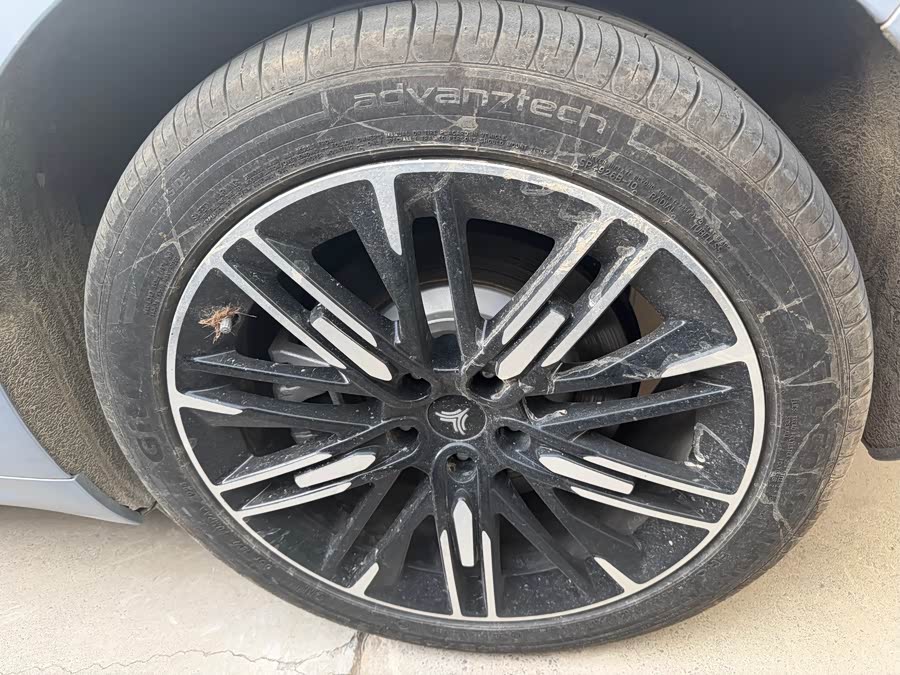 哪吒汽车 哪吒S 2023 汽车图片 #5