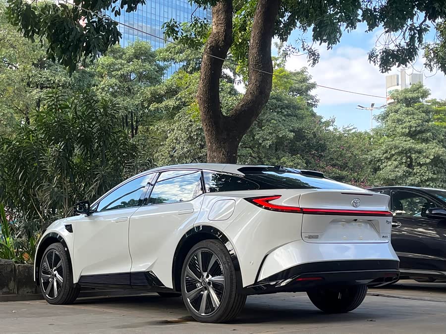 Toyota bZ5 2025 immagine di auto #5