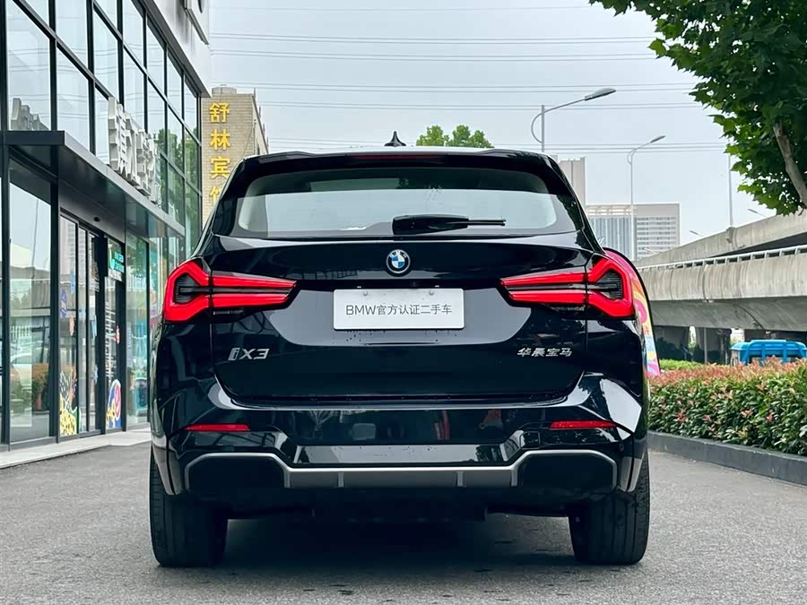 BMW iX3 2025 car image #5