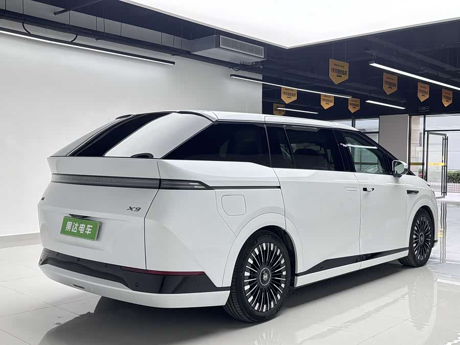 Xpeng X9 2025 صورة سيارة #5