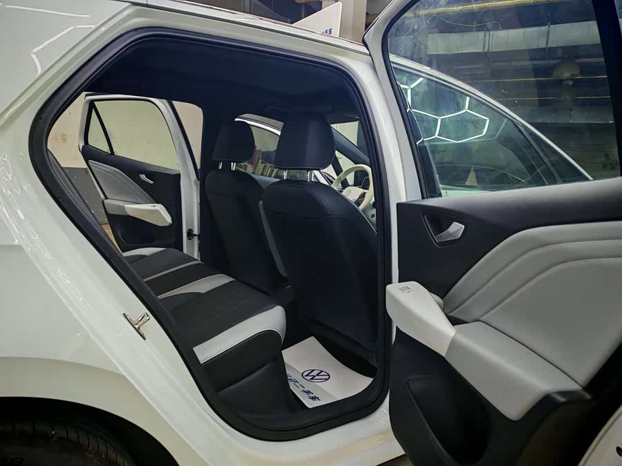 Volkswagen ID.3 2024 immagine di auto #5