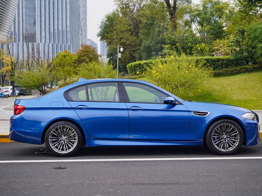 BMW M5 2012 #5 BMW M5 2012 car image #5