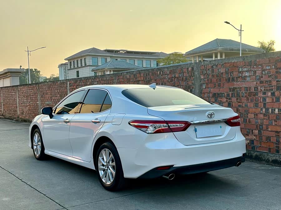 Toyota Camry 2022 immagine di auto #5