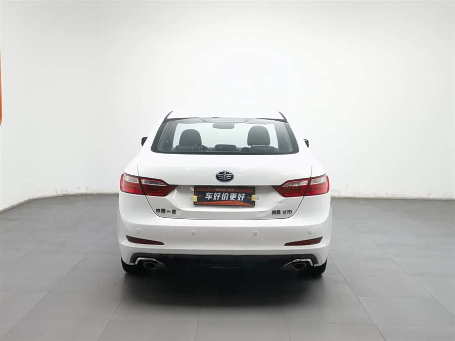 2015 car image #5