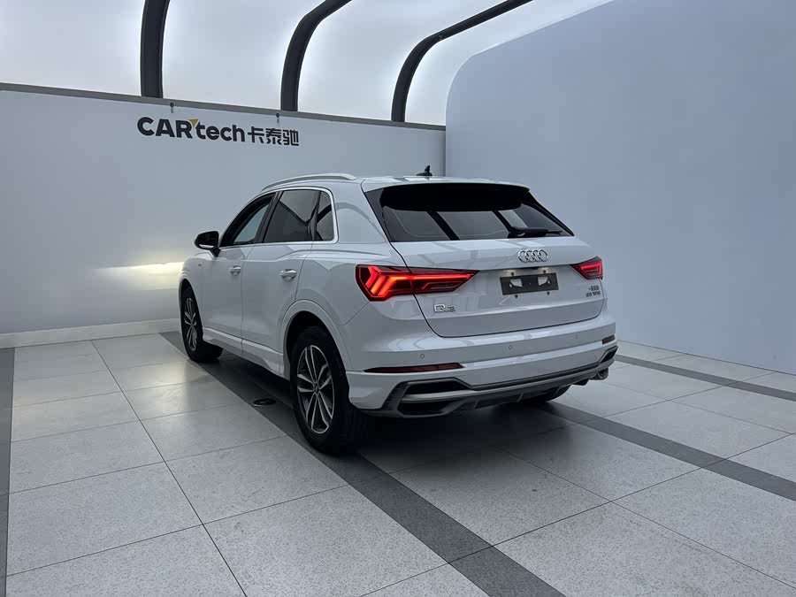 Audi Q3 2022 car image #5
