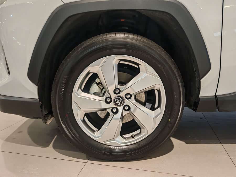 Toyota RAV4 2020 car image #5