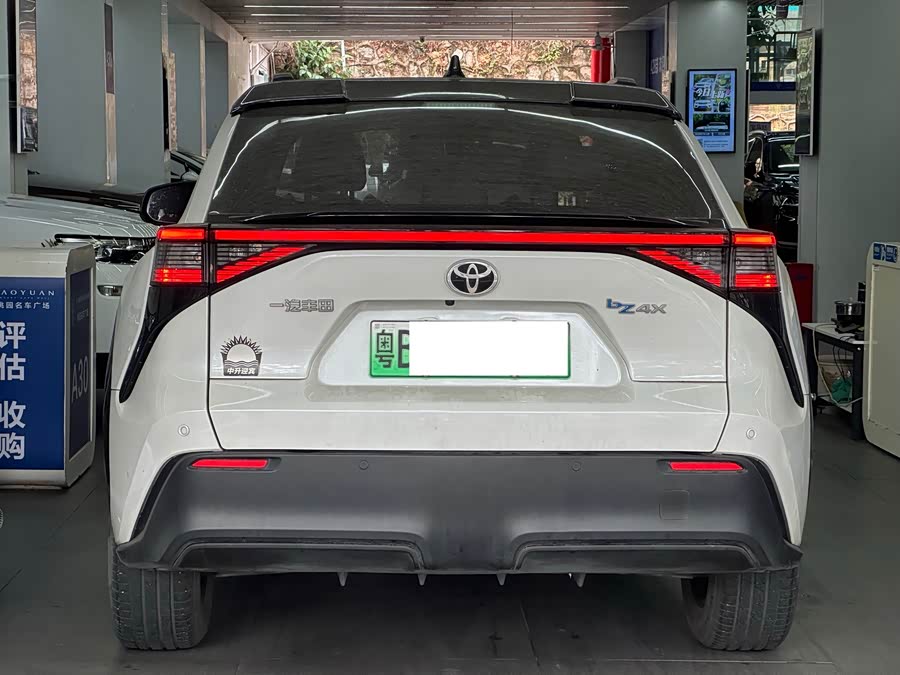 Toyota bZ4X 2023 immagine di auto #5