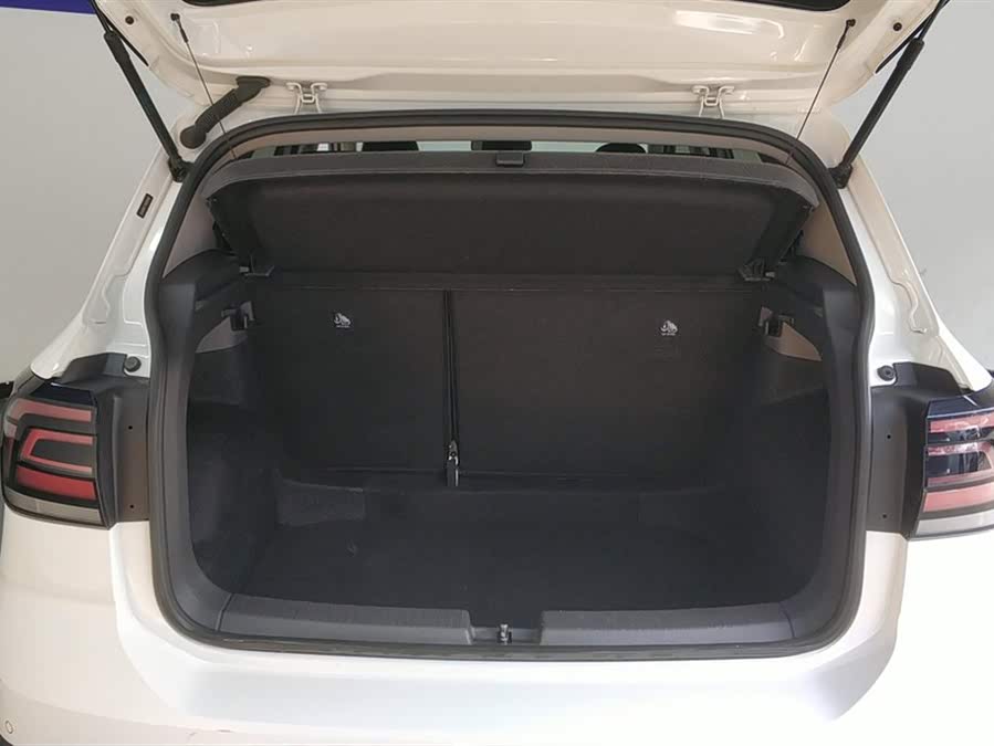 Volkswagen T-Cross 2019 car image #5