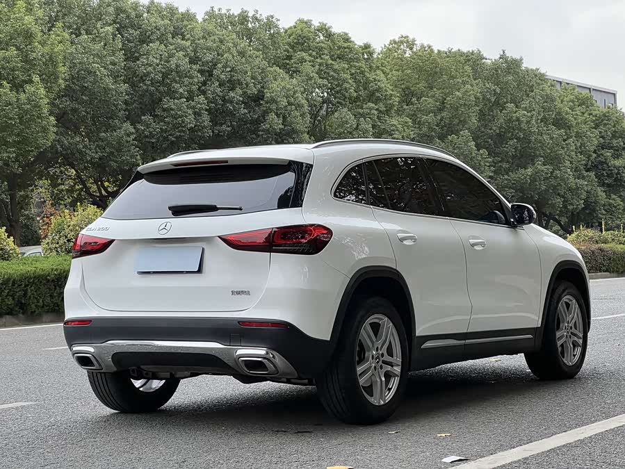 Mercedes-Benz GLA Class 2023 car image #5