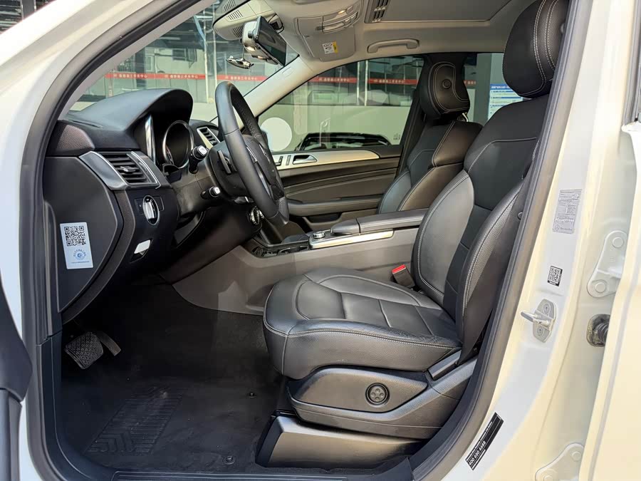 Mercedes-Benz M Class 2015 car image #5