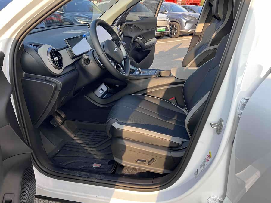 BYD Sea Lion 05 DM-i 2025 #5 BYD Sea Lion 05 DM-i 2025 car image #5