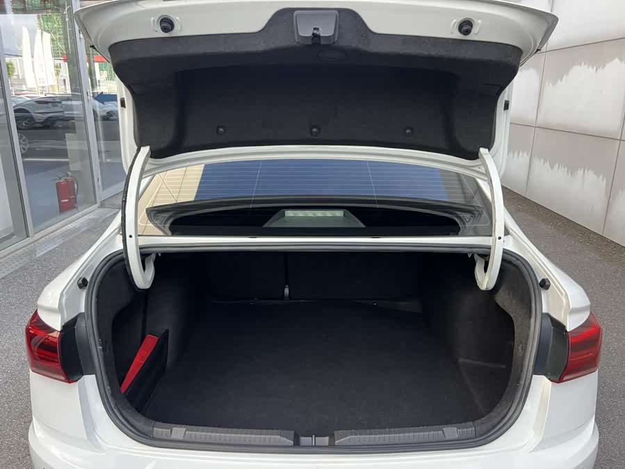 Volkswagen Bora Pure Electric 2019 صورة سيارة #5