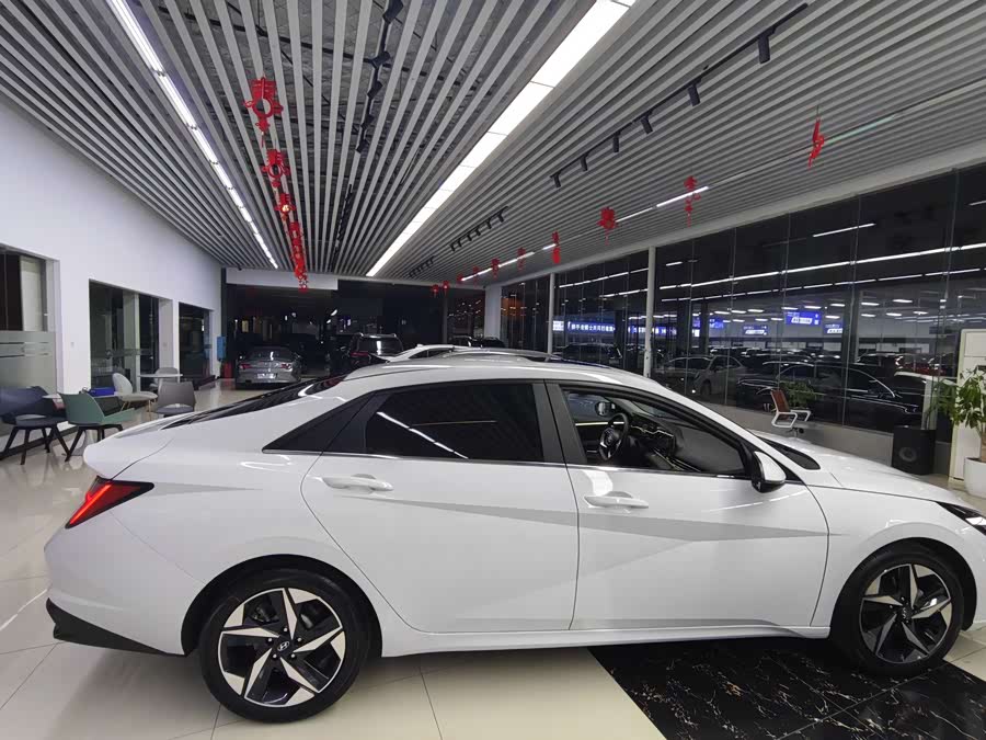 Hyundai Elantra 2022 immagine di auto #5