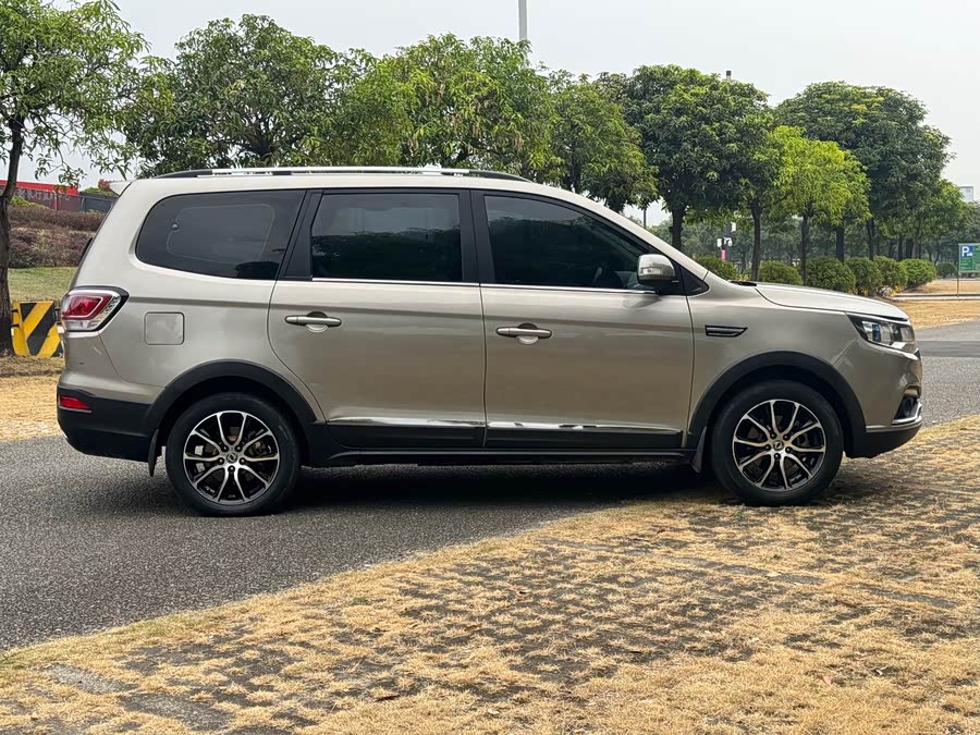 Forthing SX6 2017 car image #5