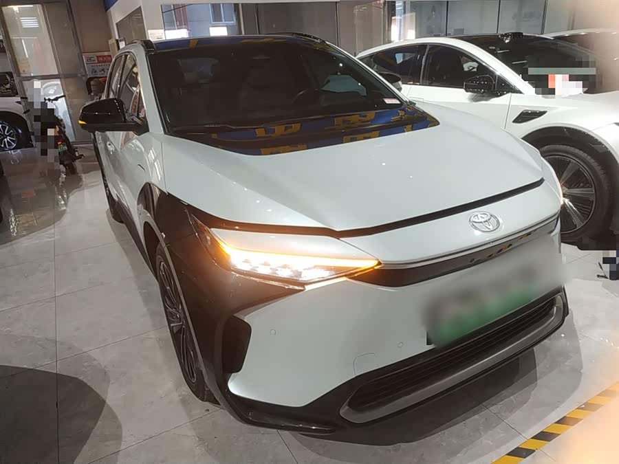 Toyota bZ4X 2022 immagine di auto #5