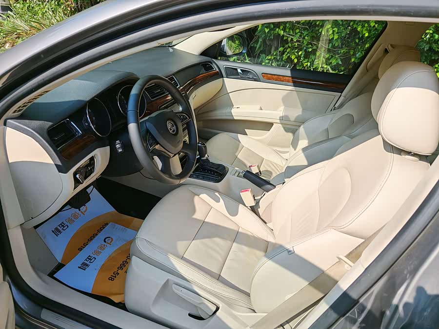 Skoda Superb 2014 car image #5