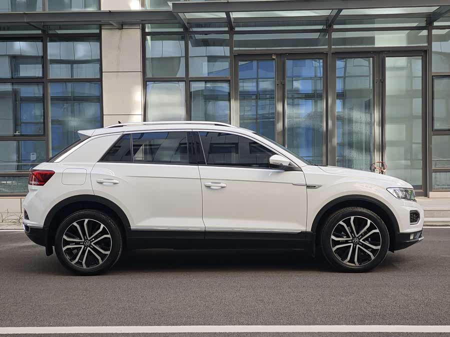 Volkswagen T-Roc 2022 car image #5