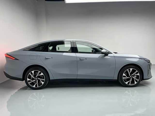 GEELY 2025 car image #5