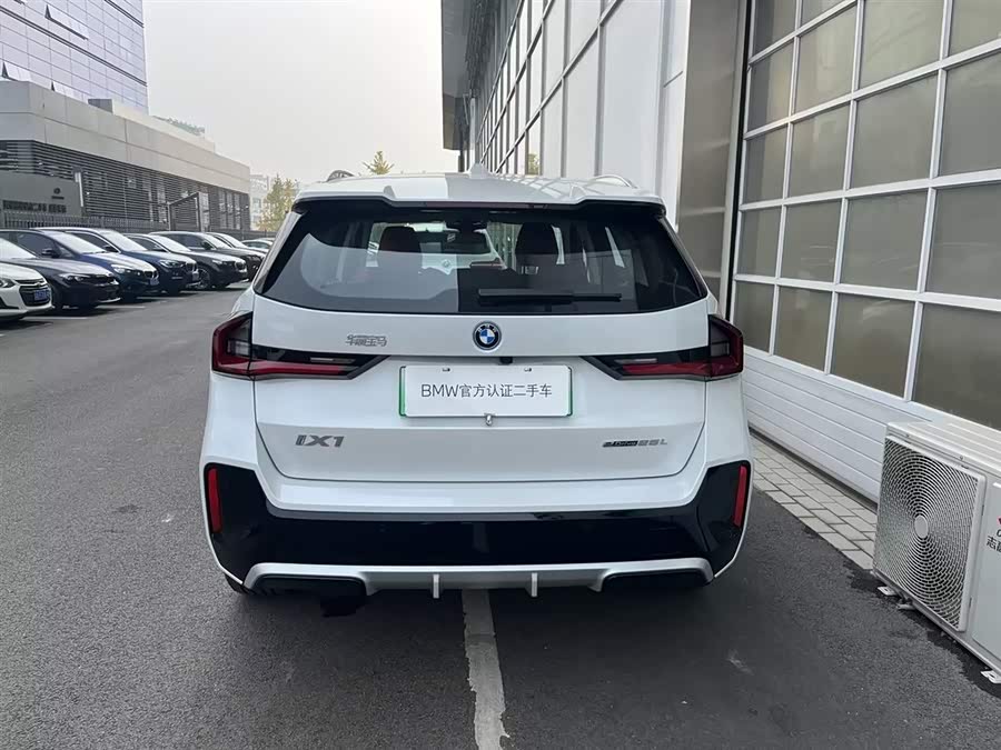 BMW iX1 2025 car image #5