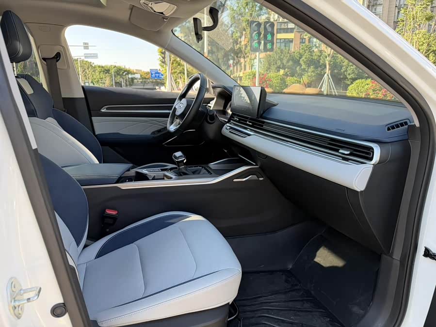 GEELY Emgrand 2022 car image #5