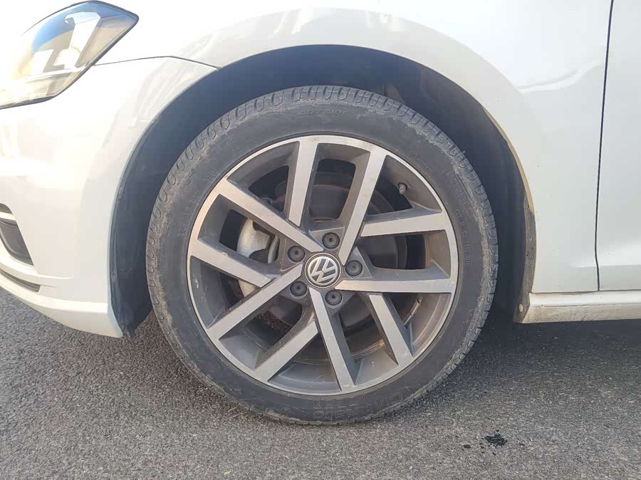 Volkswagen Golf 2020 car image #5