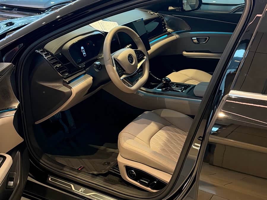 BYD Han 2025 car image #5