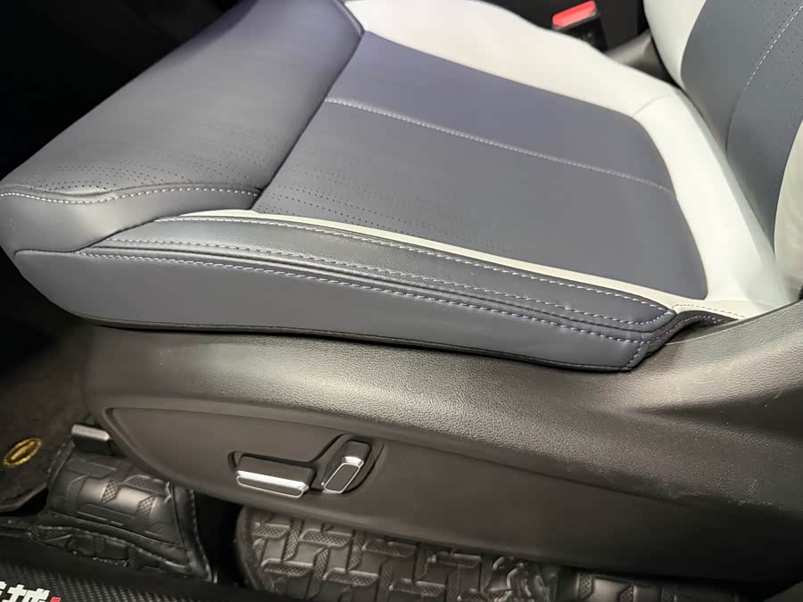 GEELY Boyue L 2024 image de voiture #5