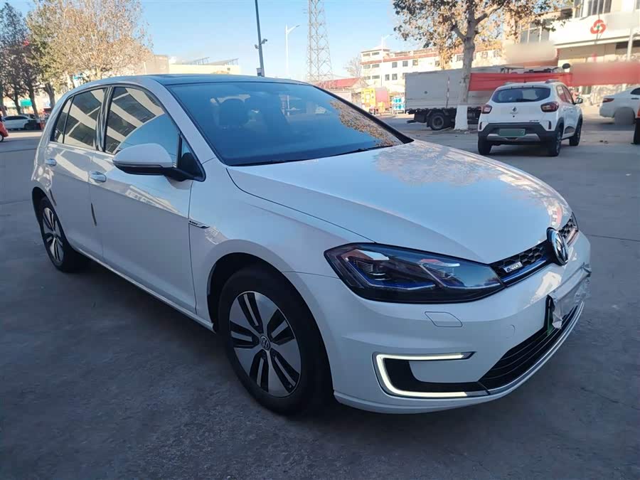 Volkswagen Golf Pure Electric 2020 car image #5
