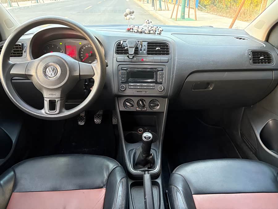 Volkswagen Polo 2014 car image #5