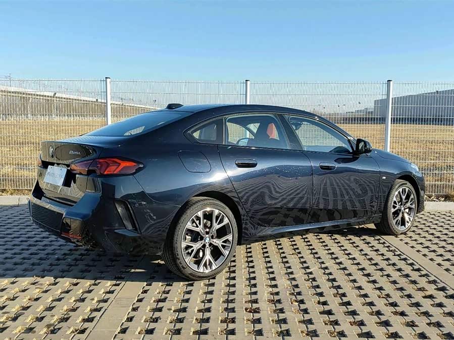 BMW 2 Series 2025 #5 BMW 2 Series 2025 car image #5