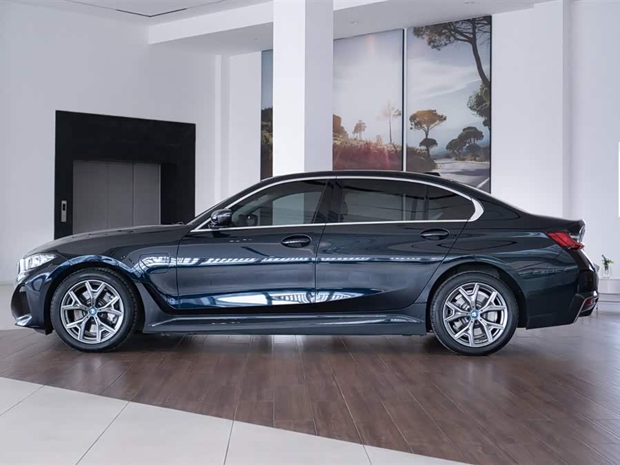 BMW i3 2024 car image #5