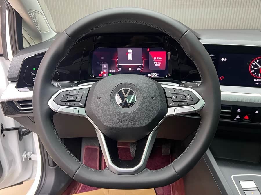 Volkswagen Golf 2023 car image #5