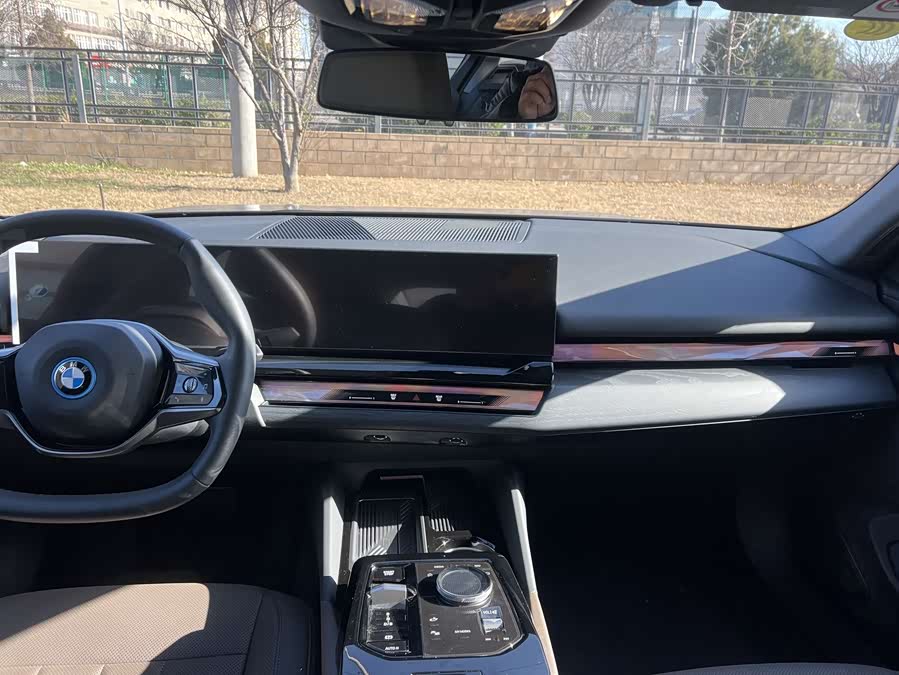 BMW i5 2024 car image #5