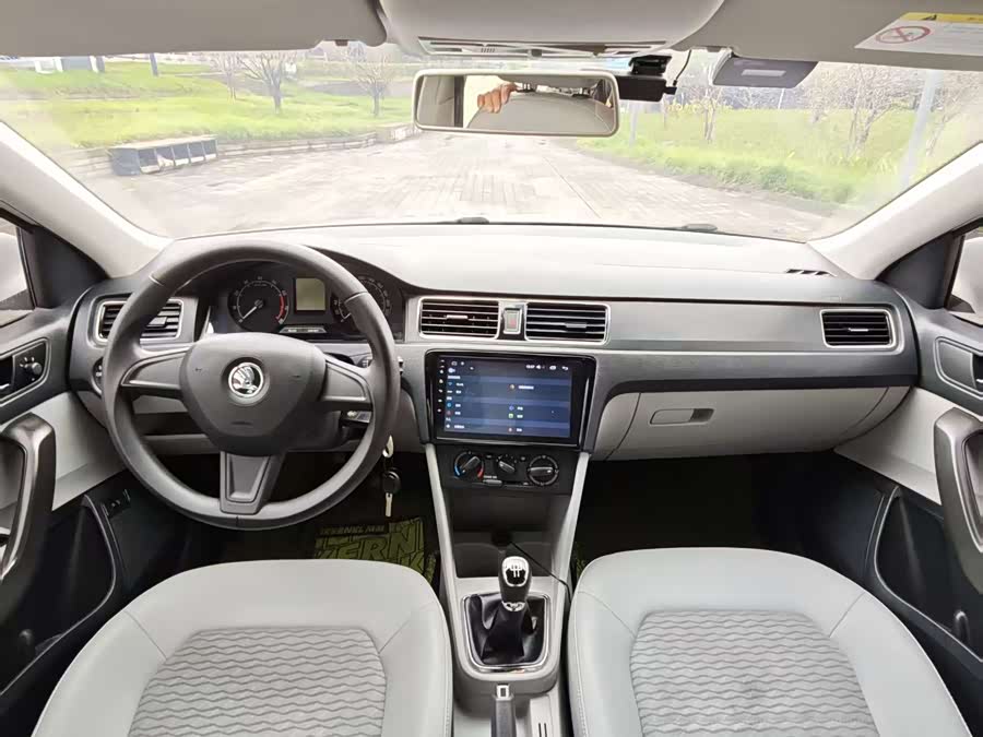 Skoda Rapid 2017 #5 Skoda Rapid 2017 car image #5