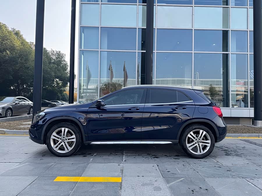 Mercedes-Benz GLA Class 2017 immagine di auto #5