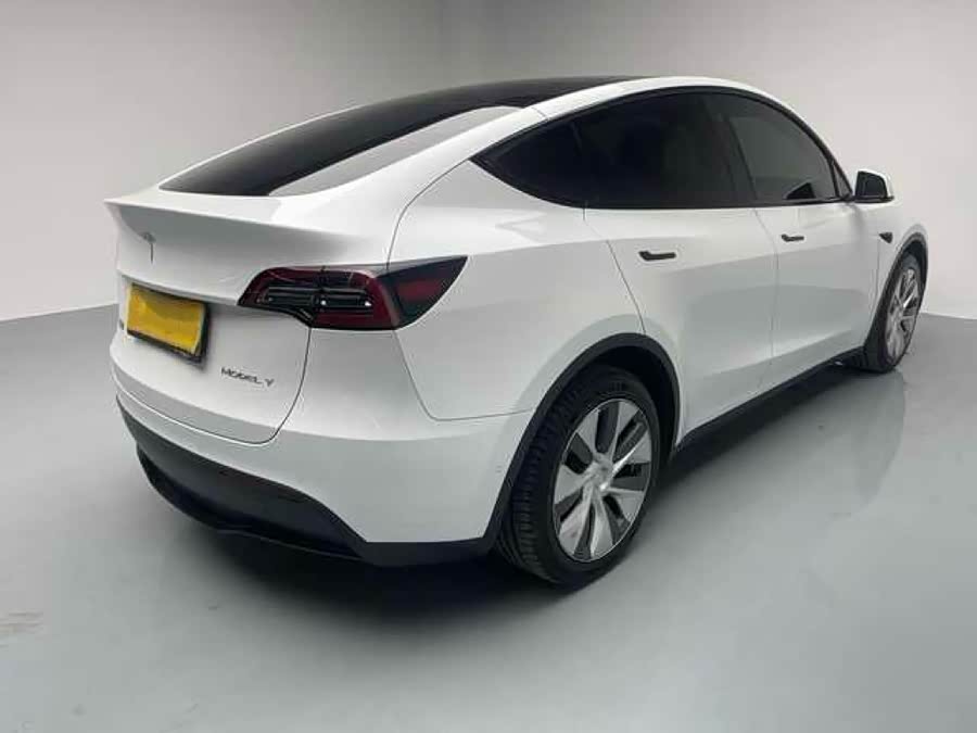 Tesla Model Y 2022 #5 Tesla Model Y 2022 car image #5