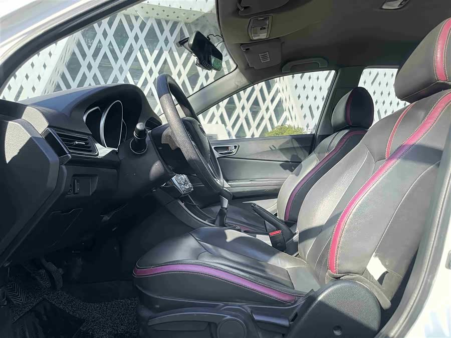 Soueast V6 Lingshi 2015 #5 Soueast V6 Lingshi 2015 car image #5