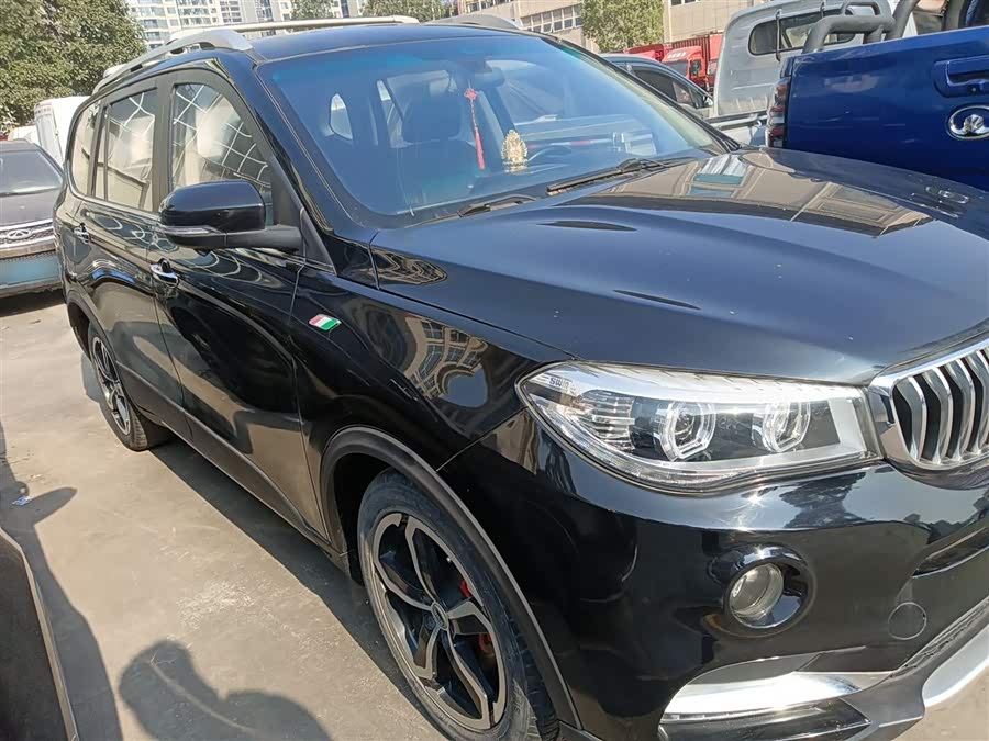 SWM X7 2017 #5 SWM X7 2017 car image #5
