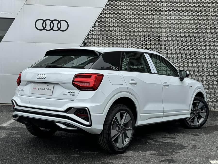 Audi Q2L 2025 car image #5