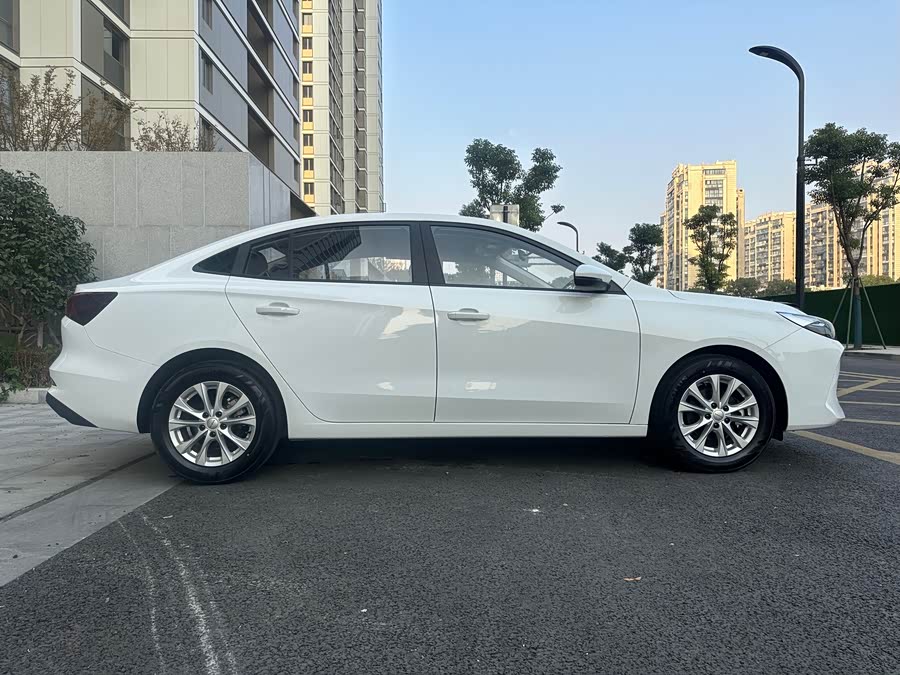 Roewe i5 2024 #5 Roewe i5 2024 car image #5