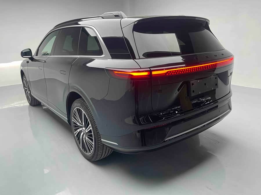 Xpeng G9 2023 car image #5