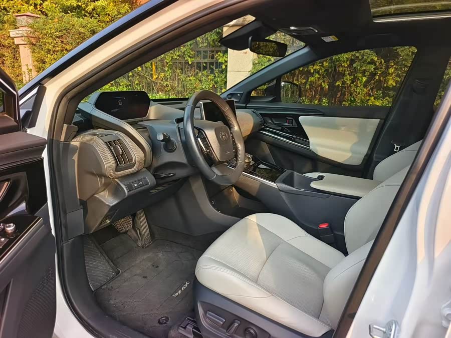 Toyota bZ4X 2022 immagine di auto #5