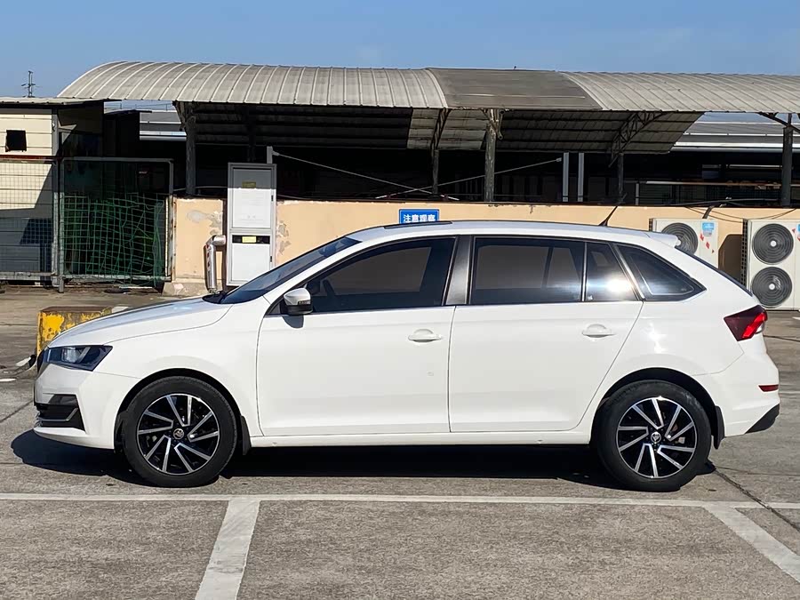 Skoda Rapid Spaceback 2020 immagine di auto #5