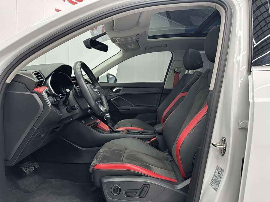 Audi Q3 2021 car image #5