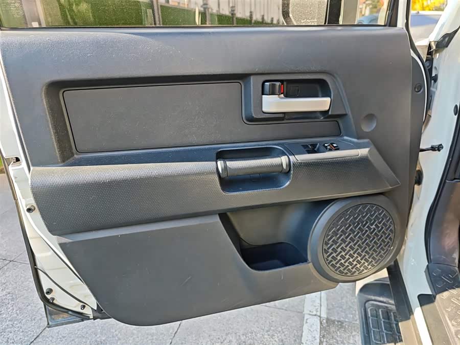 Toyota FJ Cruiser 2018 #5 Toyota FJ Cruiser 2018 car image #5