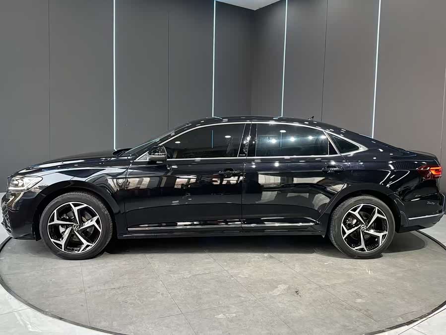 Volkswagen Passat 2024 car image #5