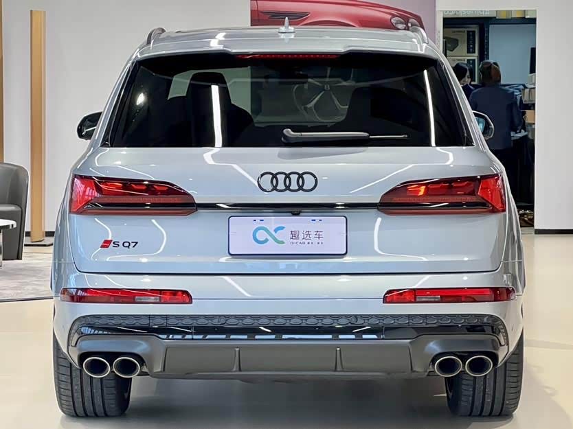 Audi SQ7 2024 car image #5