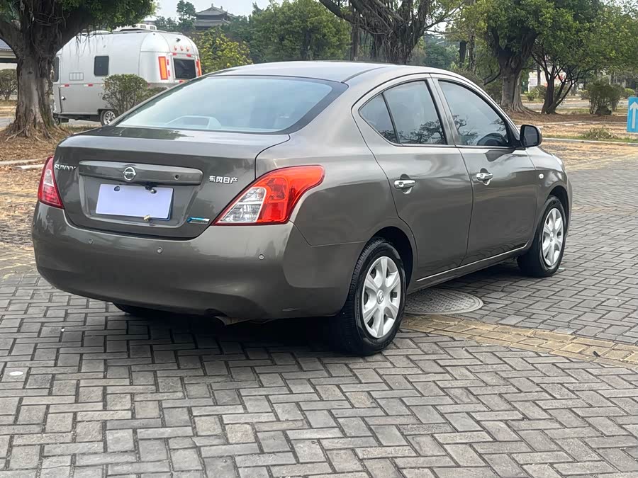 Nissan Sunny 2012 #5 Nissan Sunny 2012 car image #5