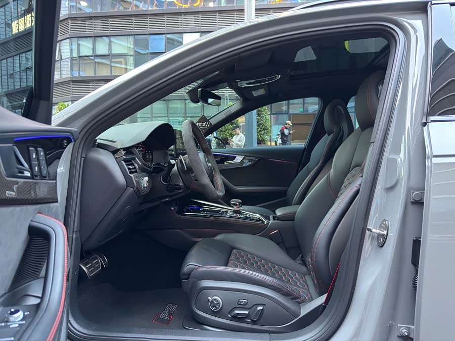 Audi RS 4 2022 car image #5